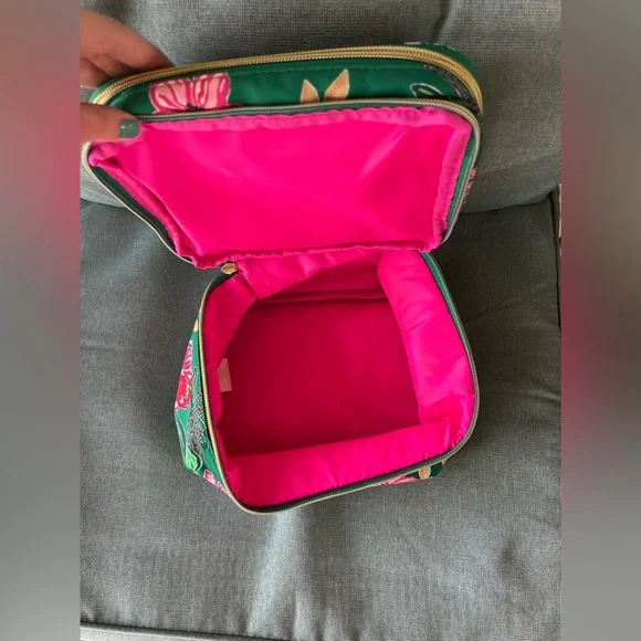 Lilly Pulitzer ~Devona Cosmetic Case - Picture 3 of 3